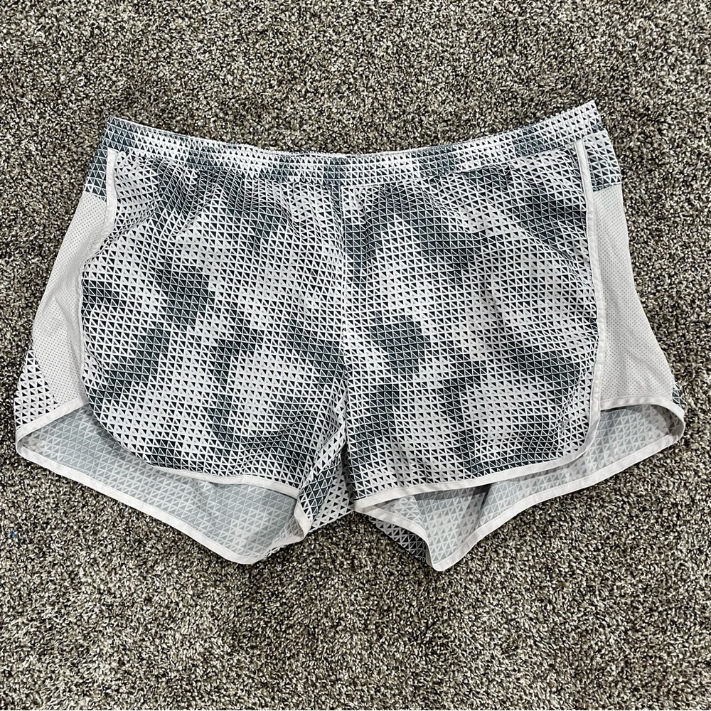 Old Navy XL Athletic Shorts with Built-In Liner in Gray and White